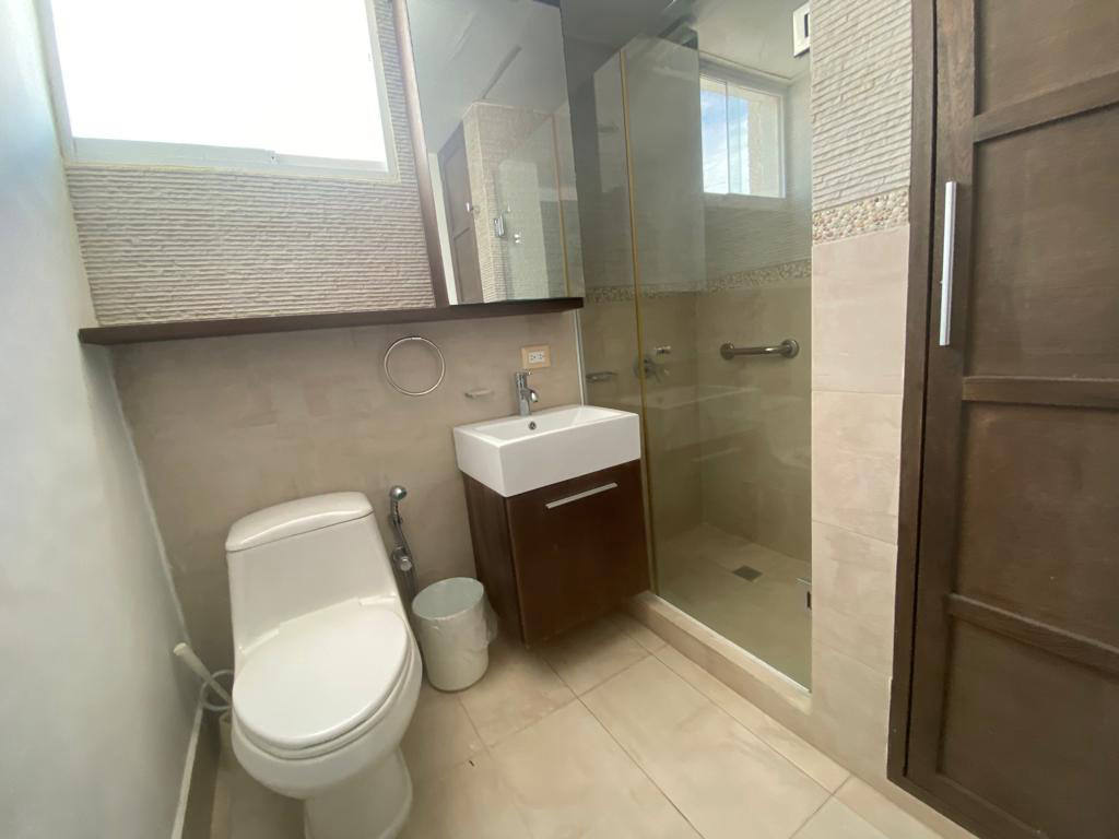 Будинок, 1076 м², 180 000$ — FAKTOR